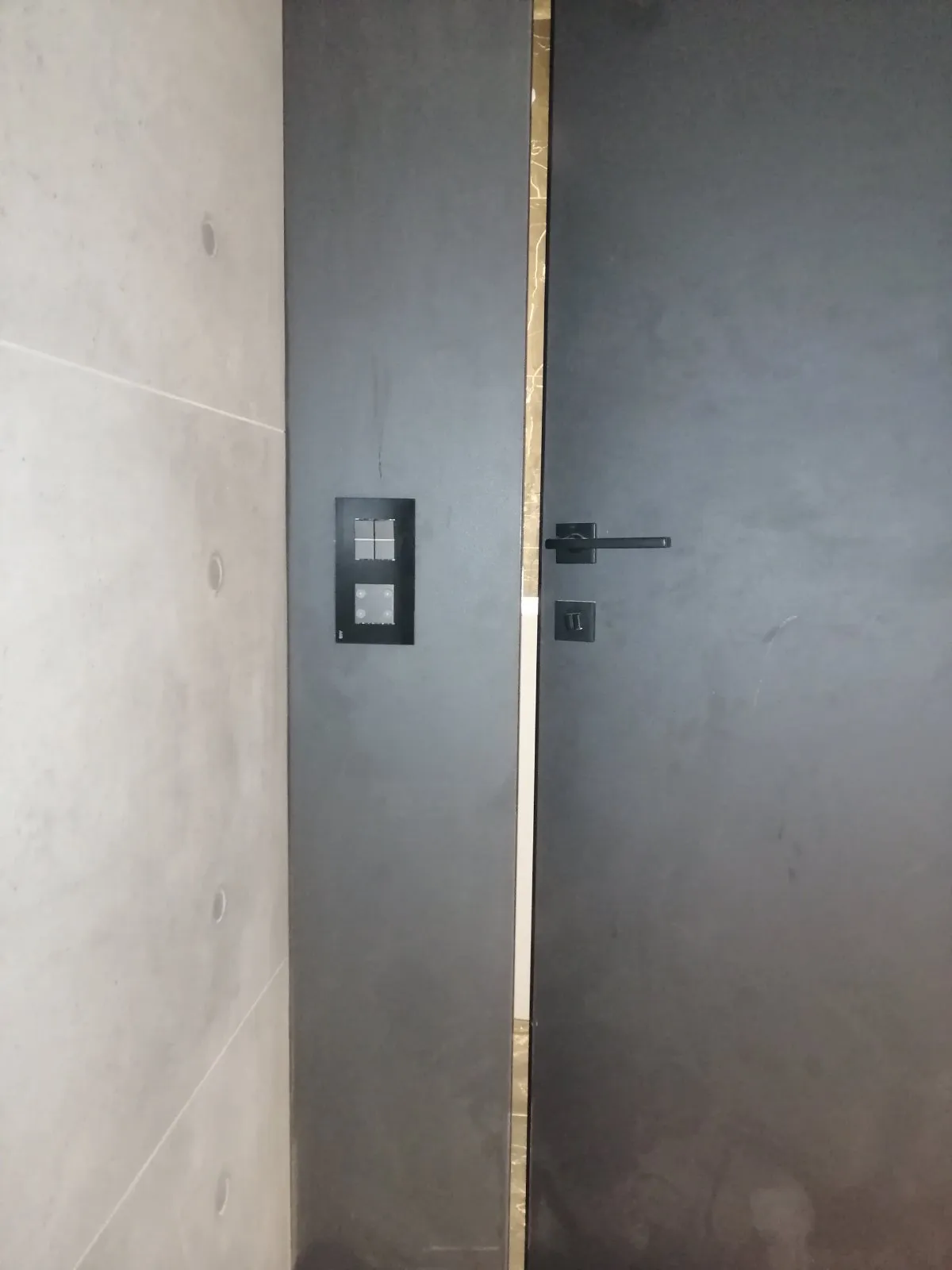 Κομψό KNX keypad της ABB, εναρμονισμένο με τα υλικά του χώρου